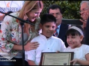 Alcalde de Monterrey Margarita Arellanes entrega las Llaves de la ciudad a Jesucristo